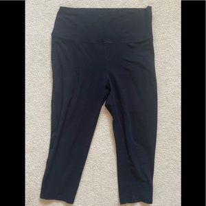 💰 4/$25 Maternity capri leggings